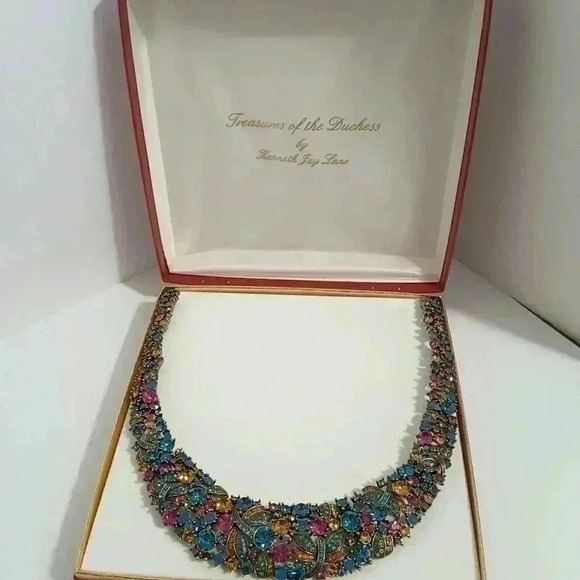 Kenneth J. Lane Dutchess of Windsor Collection - Picture 4 of 6